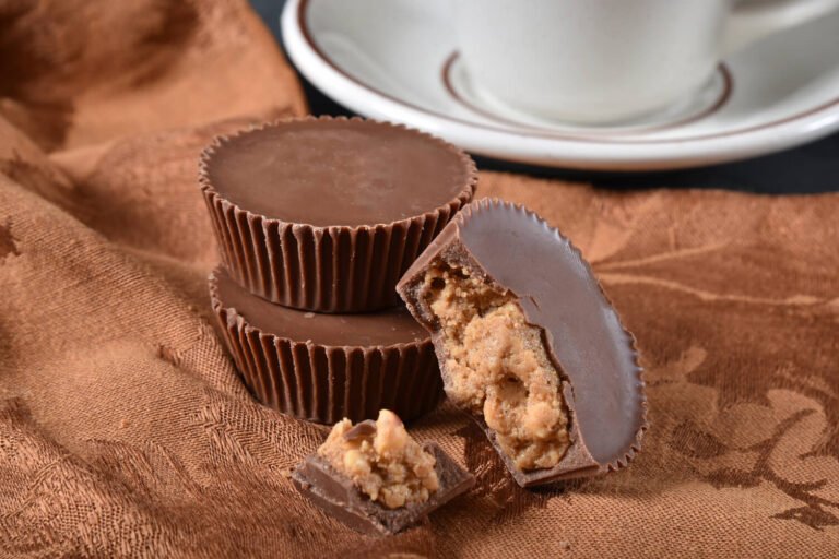 No-Bake Chocolate Peanut Butter Cups: A Sweet and Simple Delight